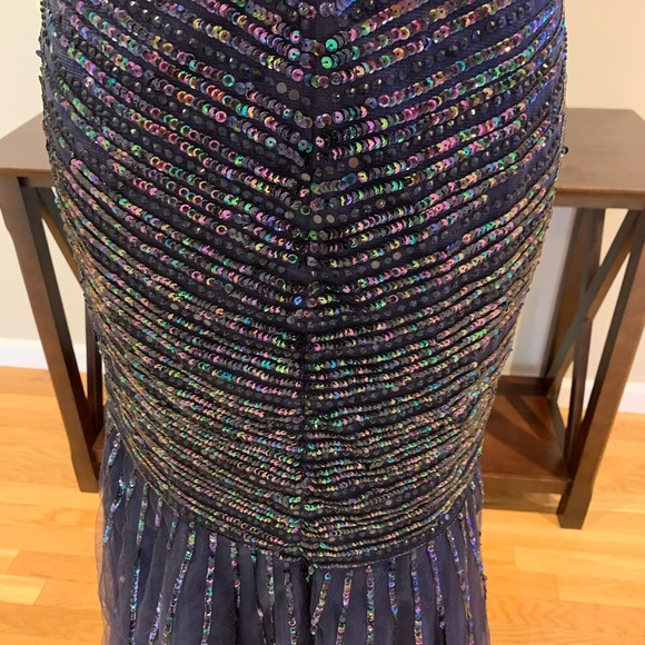 Evening dress with sequins and beading - Picture 6 of 8